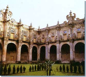 Claustro barroco (20186 bytes)