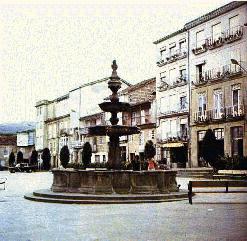 plaza.jpg (57040 bytes)